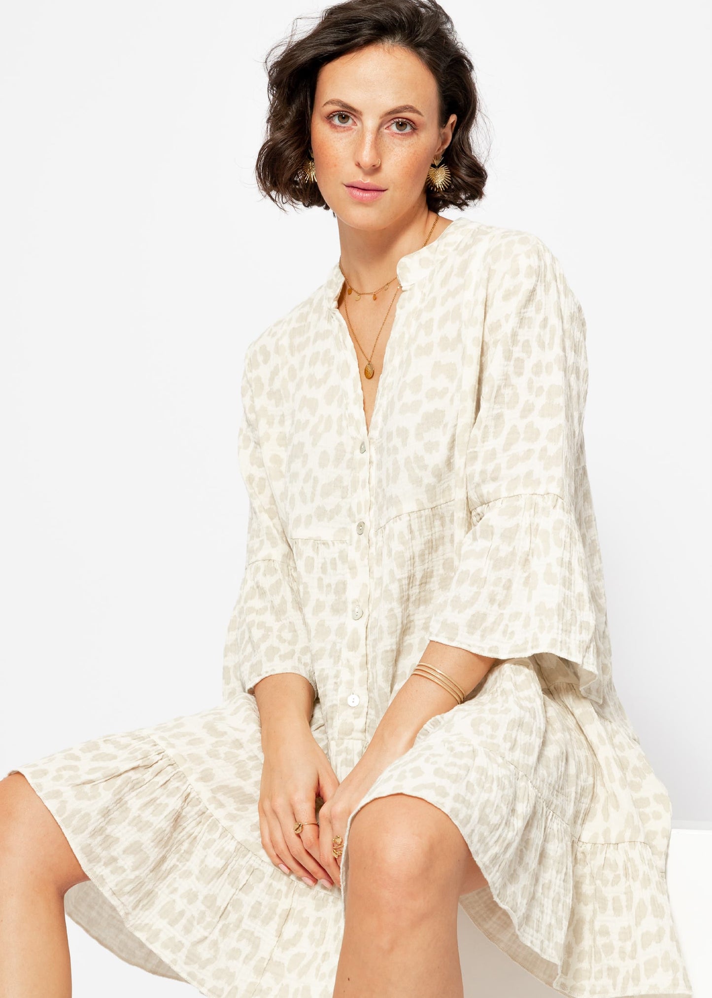 Robe Femme à Imprimé Léopard avec Col Montant, Décolleté en V et Manches 3/4 à Volants